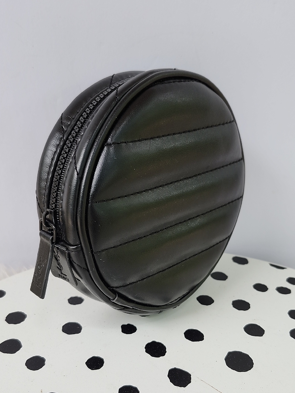 YSL BEAUTE QUILTED ROUND BAG